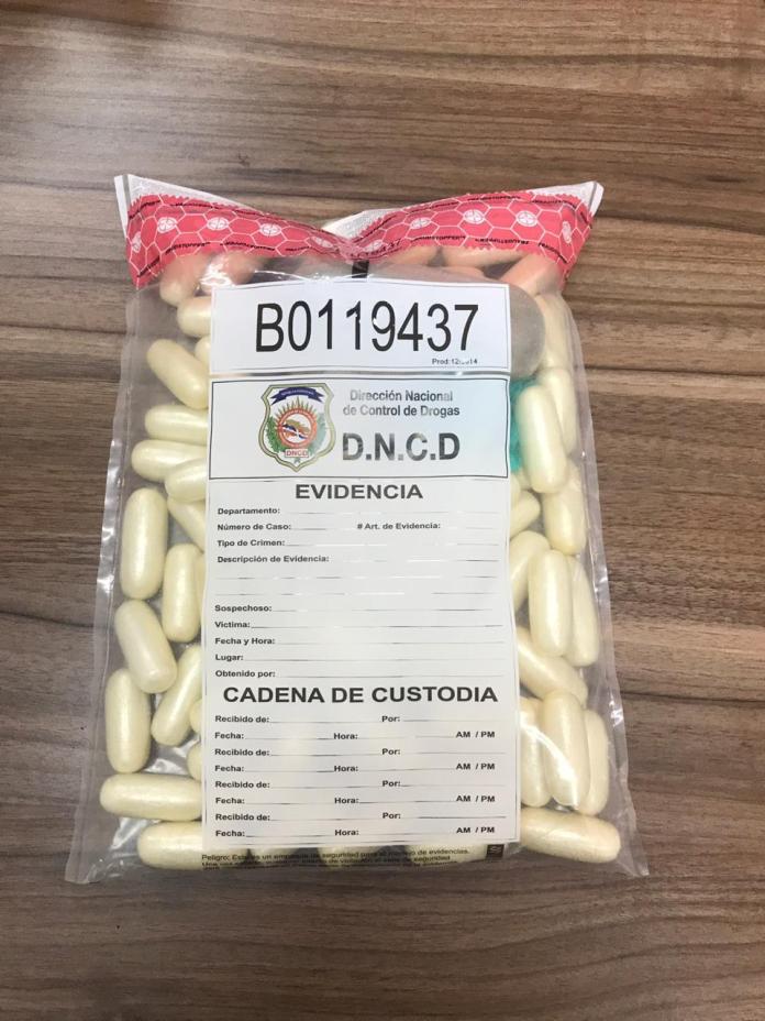 Detienen en el AILA extrajera con 72 bolsitas de cocaína en el estómago