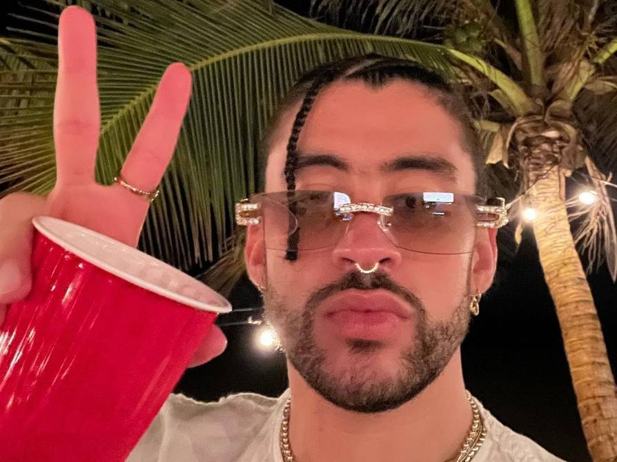 Quién es Bad Bunny, la estrella juvenil que le canta a las drogas y el sexo?