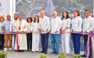 El río ya no divide: Abinader inaugura puente que integra y dinamiza a Las Yayas en Azua