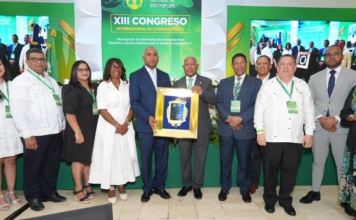 150 cooperativas de seis países reconocen la trayectoria del senador Julito Fulcar como líder del cooperativismo