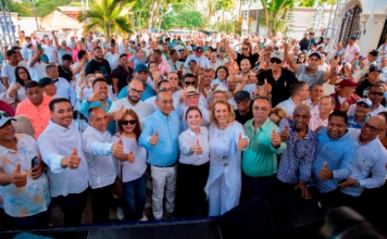 Carolina Mejía recibe respaldo del ingeniero Rafael Santos junto a varios dirigentes y el movimiento Mi familia por el Cambio en Moca