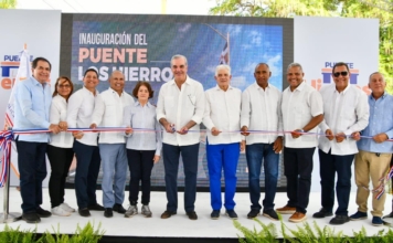 Abinader entrega dos nuevos puentes y 12 kilómetros de calles asfaltadas en Peravia