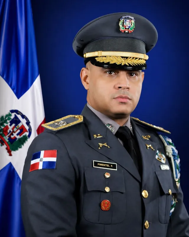 Asciende a Francisco Pimentel a general; lo designa director de Transformación Policial